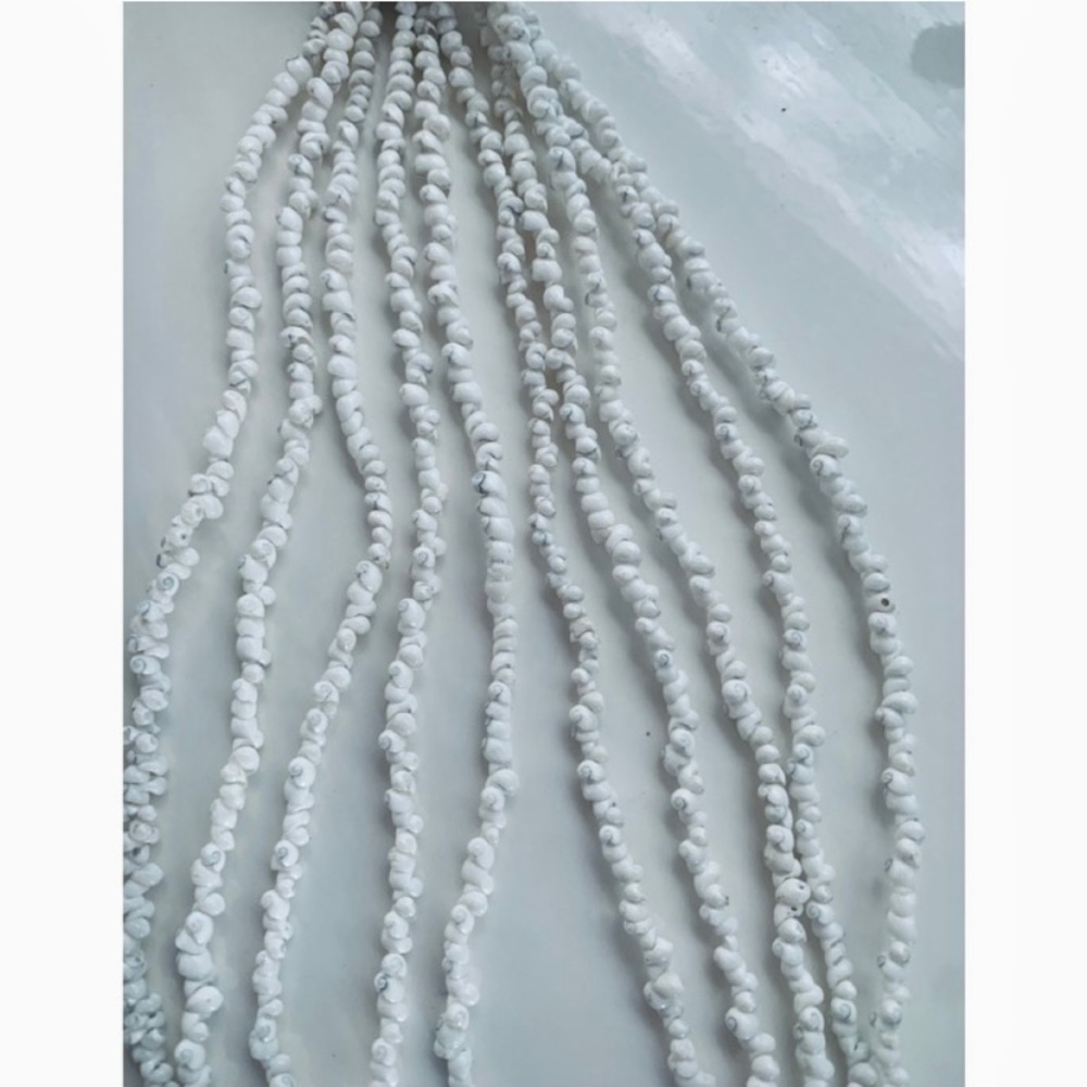 10 Strands w/natural Shell - Picture 4 of 5
